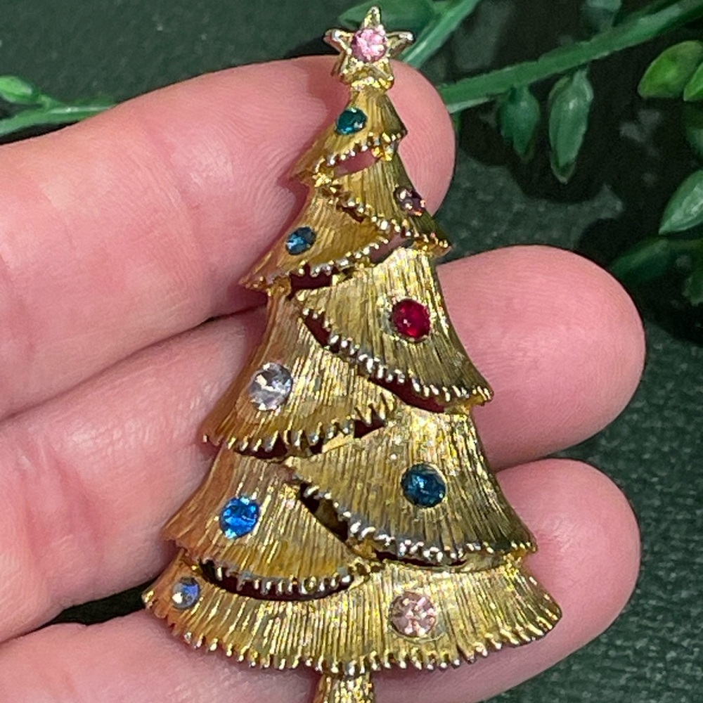 Vintage Christmas tree pin - Picture 8 of 8